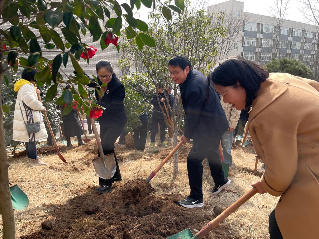 “植”此绿意，不负春光—— 赵聘副校长参加林学院义务植树活动